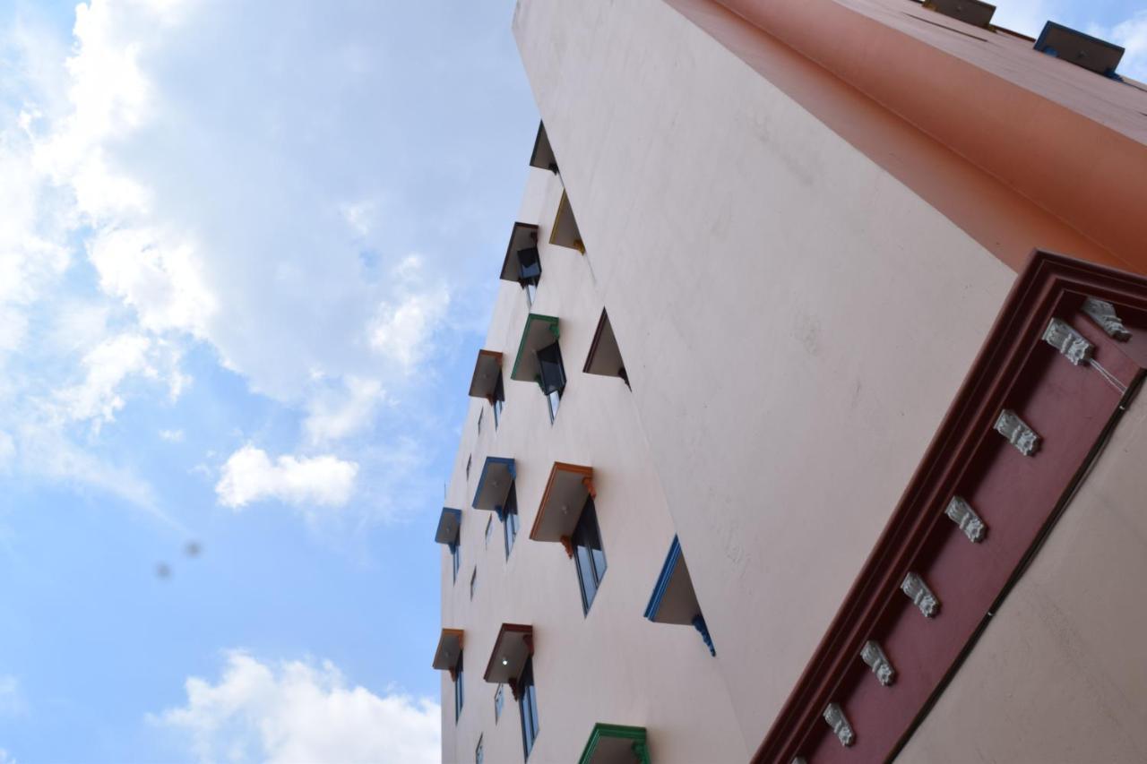 Hotel Sriwijaya 99 Palembang Bagian luar foto