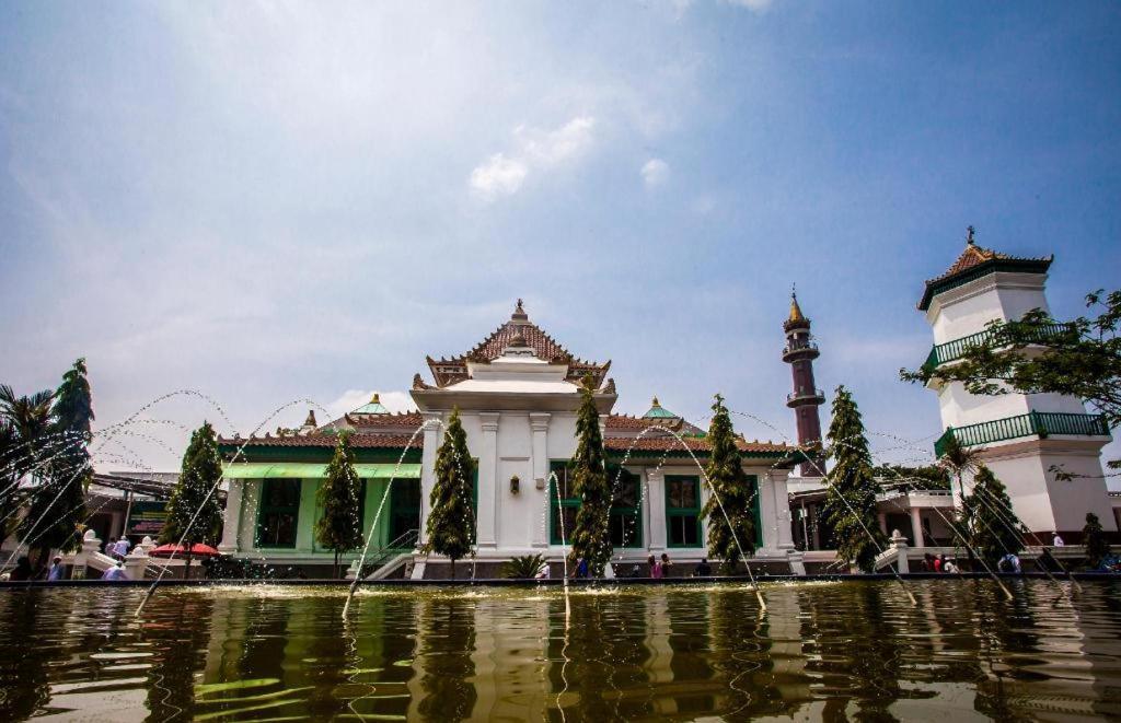 Hotel Sriwijaya 99 Palembang Bagian luar foto